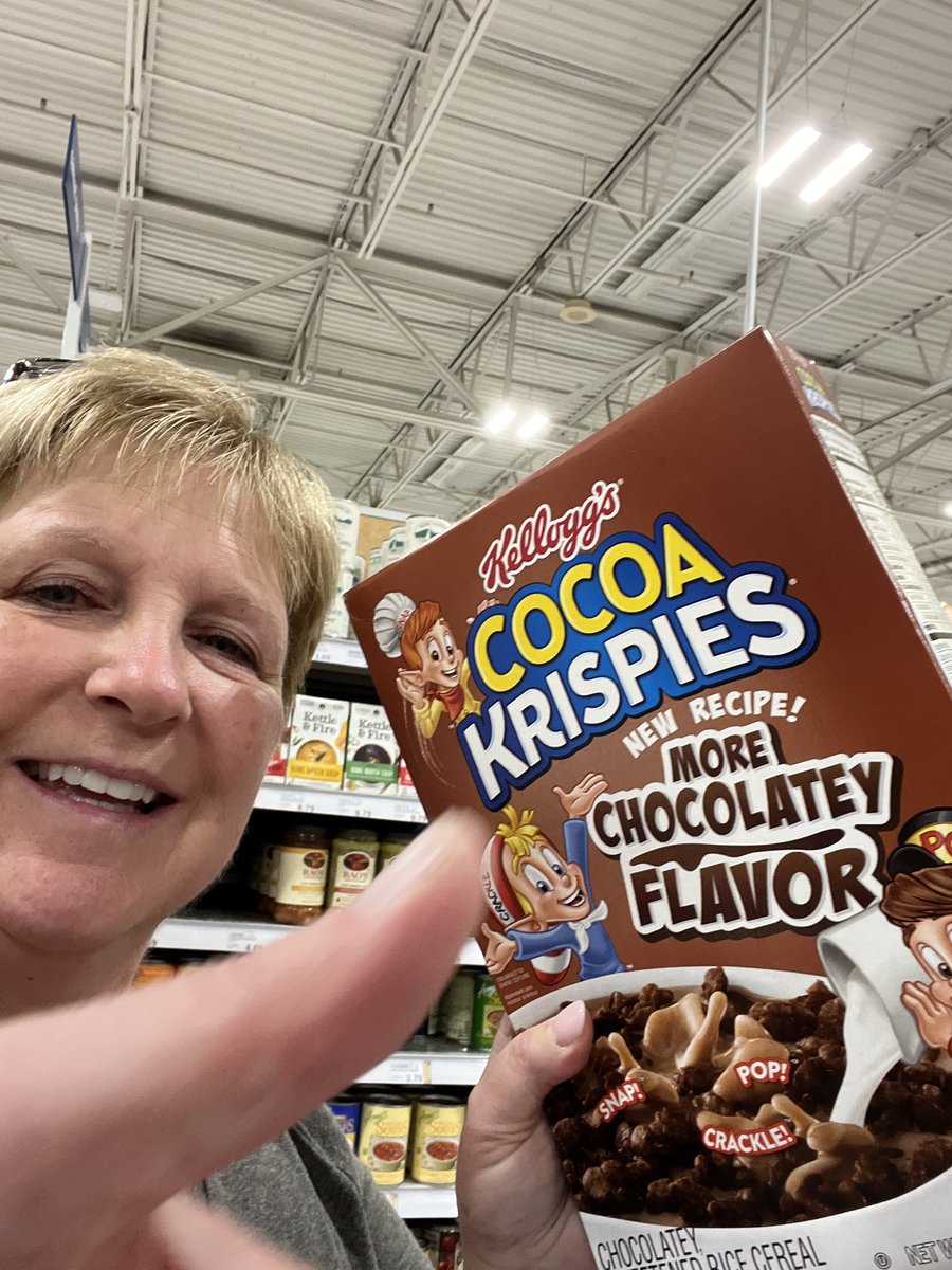 WhyNotEm9's tweet image. I’ve been craving Cocoa Krispies but couldn’t find them anywhere for idk how many weeks and my mother sends me this photo 🤣☠️