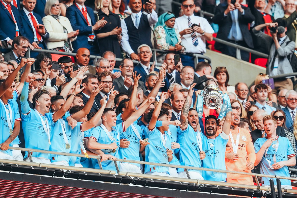 ManCity's tweet photo. 🏆 https://t.co/UO88susR2K