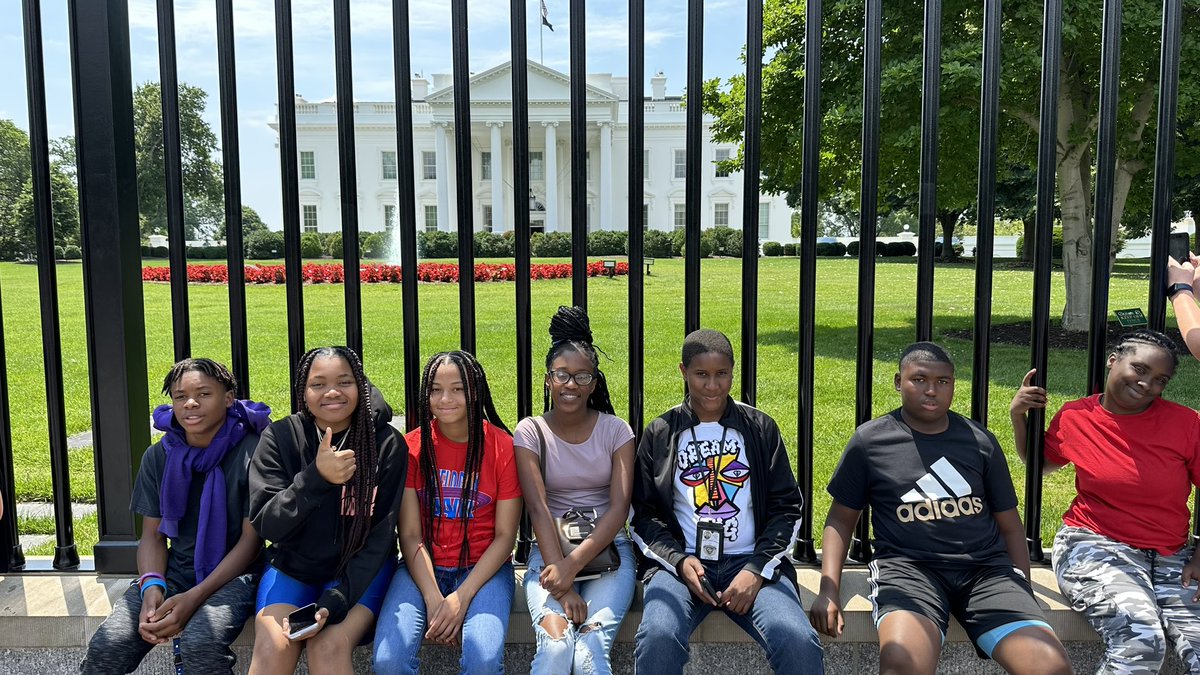 ealy_daeducator's tweet photo. Stop #3 … THE WHITE HOUSE @niki_edwards5 @DrHenson2 https://t.co/eK5J0IfgPW