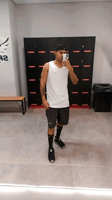 Fiz nada pra pessoa e ela me d&aacute; adidas de presente, &eacute; grego https://t.co/cVOcjD8DR9<a href="/tag/aeropayet"class="tags"><span>#aeropayet</span></a><a href="/tag/vascodagama"class="tags"><span>#vascodagama</span></a>