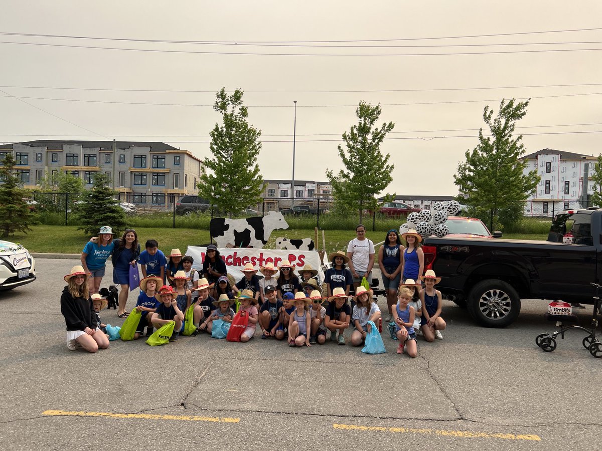 So proud of the great turn out for the ⁦<a href="/brooklinfair/">Brooklin Spring Fair</a>⁩ ⁦<a href="/WinchesterDDSB/">Winchester PS</a>⁩ REPRESENT! #uKNIGHTed