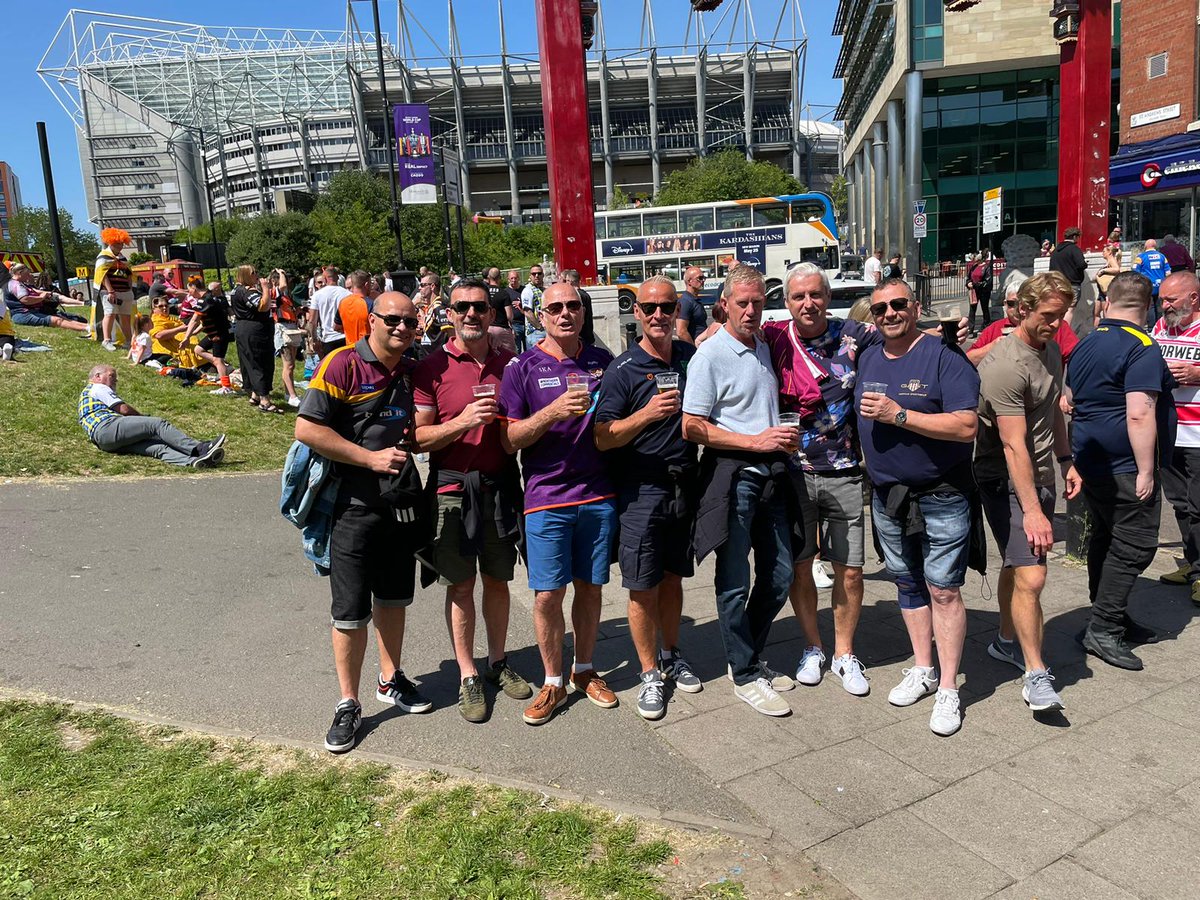broady010's tweet photo. GIANTS supporters have arrived. COYG. #HUDDERSFIELD #GIANTS @HGSA https://t.co/jAnnyp6woF