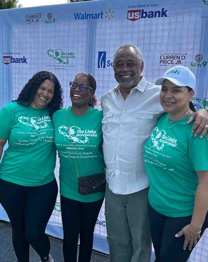 HACLinks's tweet photo. Link Sisters with LA Councilman Curren D. Price Jr. who offered his district office for the staging of our Green House Los Angeles Food Giveaway. #service #waconference #wa46 #walinks #haclinks #haclinksinc https://t.co/zKguNDiSTg