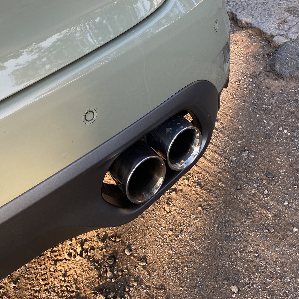 carswithgreg's tweet photo. Spent the day cruising and causing all sorts of sensory chaos.. hey that’s what it was built for 🤷🏻♂️
This @Jaguar #FPaceSVR is sublime, plush, sporty, blistering quick and still able to be somewhat normal in eco mode 😂 but damn it’s thirsty!! https://t.co/oV58f4a2BQ