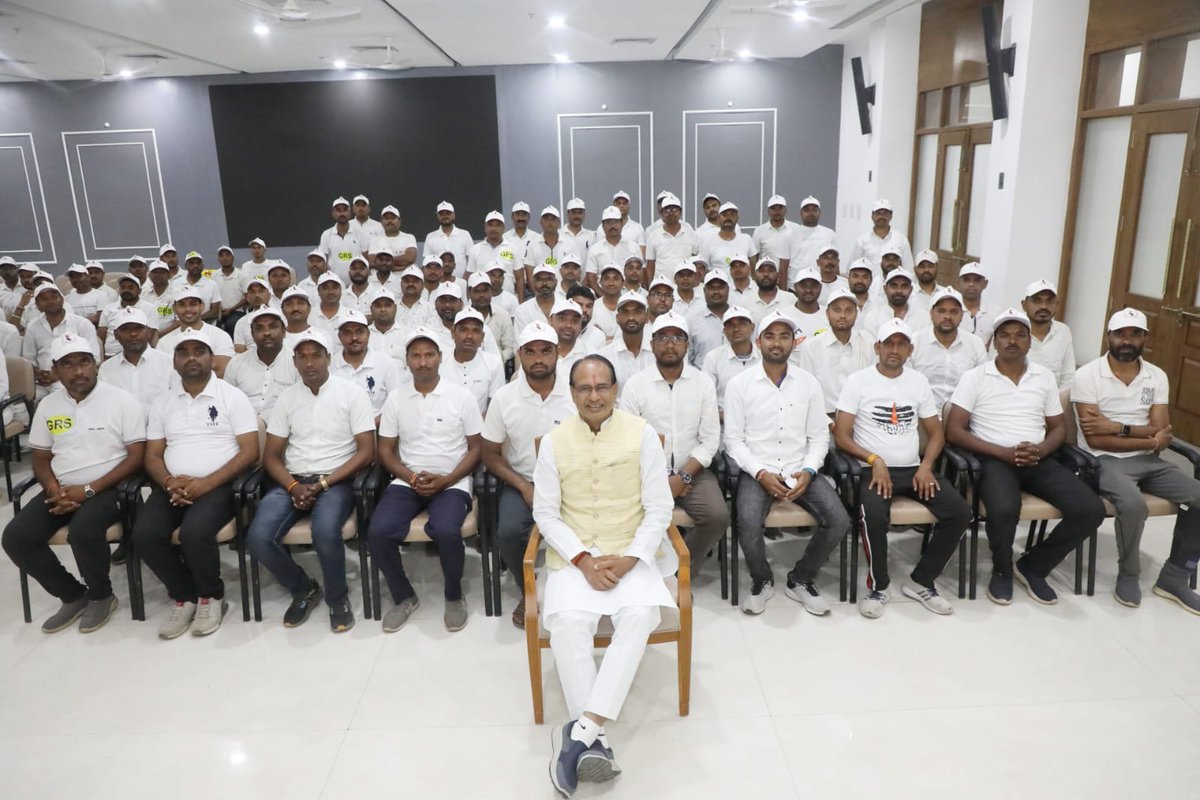 <a href="/CMMadhyaPradesh/">Chief Minister, MP</a> मामाजी आपके इन बेटा, बेटियों पर भी ध्यान दीजिए 
2017 से GRS(सहायक सचिव) 9000रु के मानदेय मे कार्य कर रहे है महंगाई बड़ी पर 7 वर्षो से कोई वृद्धि नहीं की गईं !
  आदेश निकाल कर कई  योजनाओं का (कार्य फ्री) मे करवाया जाता है
(सहायक सचिव पद पर जिला केडर कीजिए)🙏🙏🙏🙏