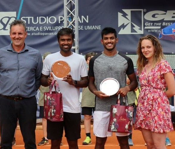 IndTennisDaily's tweet photo. Vijay Sundar Prashant / Anirudh Chandrasekhar - ATP Challenger Vicenza - Doubles Champions!

@IndiainItaly https://t.co/6KD6FYiqov