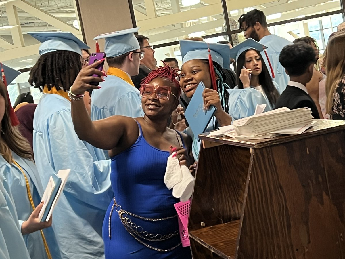 FWCommSchools's tweet photo. Congratulations to the class of 2023 from Wayne High School. Great results come from hard work — well done! #DiscoverWhatsWithin #Classof2023 #WayneGenerals #Wayne #NewTech #graduation 
Watch the whole event here https://t.co/qP5z84mZnO https://t.co/fkY95OUNV7