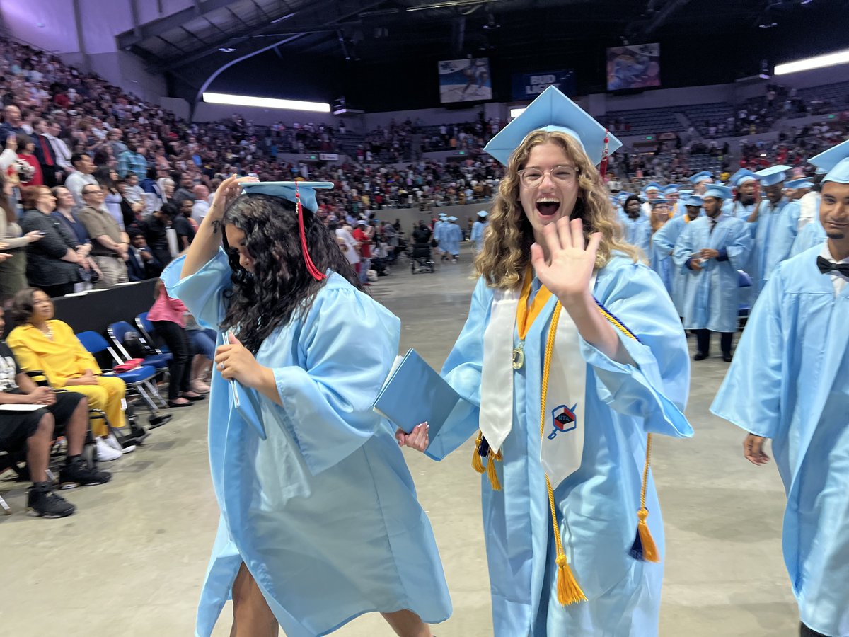 FWCommSchools's tweet photo. Congratulations to the class of 2023 from Wayne High School. Great results come from hard work — well done! #DiscoverWhatsWithin #Classof2023 #WayneGenerals #Wayne #NewTech #graduation 
Watch the whole event here https://t.co/qP5z84mZnO https://t.co/fkY95OUNV7