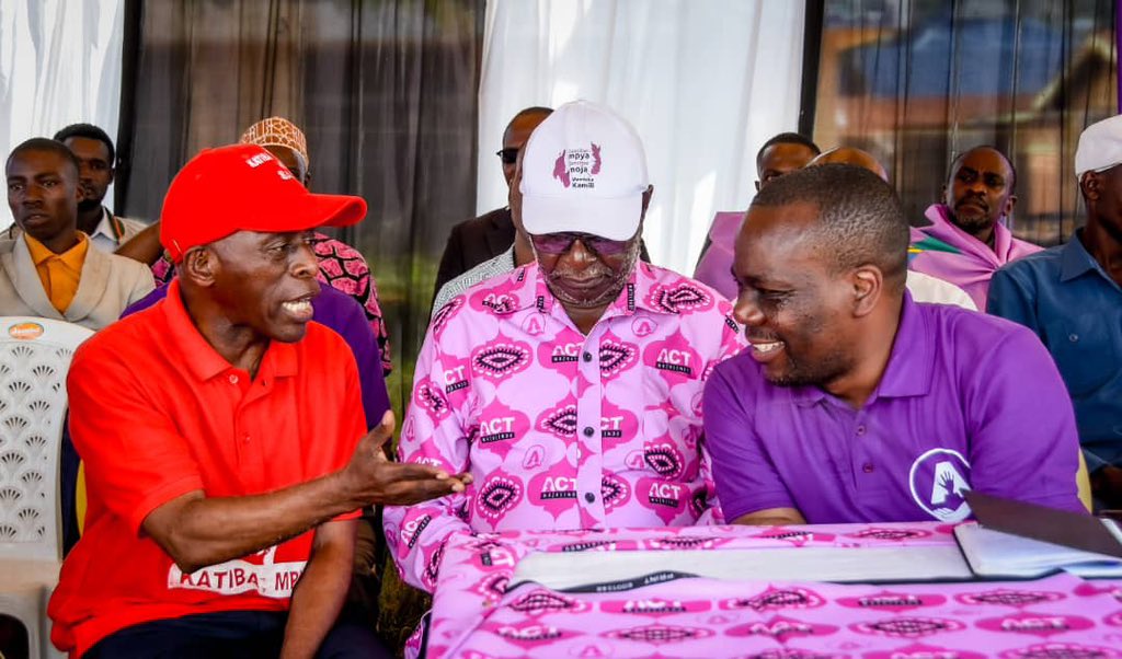 zittokabwe's tweet photo. Mzee Azaveli Lwaitama aliungana nasi Leo hapa Bukoba katika Mkutano wetu wa Hadhara wa kutambulisha #AhadiYetu kwa Watanzania #TaifaLaWote #MaslahiYaWote na amepata nafasi ya kutoa salaam zake. Tumefurahi sana kwa hekima zake na Upendo wake kwa harakati za mageuzi hapa nchini https://t.co/qXIPojcfNa