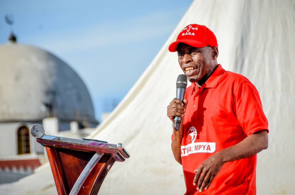 zittokabwe's tweet photo. Mzee Azaveli Lwaitama aliungana nasi Leo hapa Bukoba katika Mkutano wetu wa Hadhara wa kutambulisha #AhadiYetu kwa Watanzania #TaifaLaWote #MaslahiYaWote na amepata nafasi ya kutoa salaam zake. Tumefurahi sana kwa hekima zake na Upendo wake kwa harakati za mageuzi hapa nchini https://t.co/qXIPojcfNa
