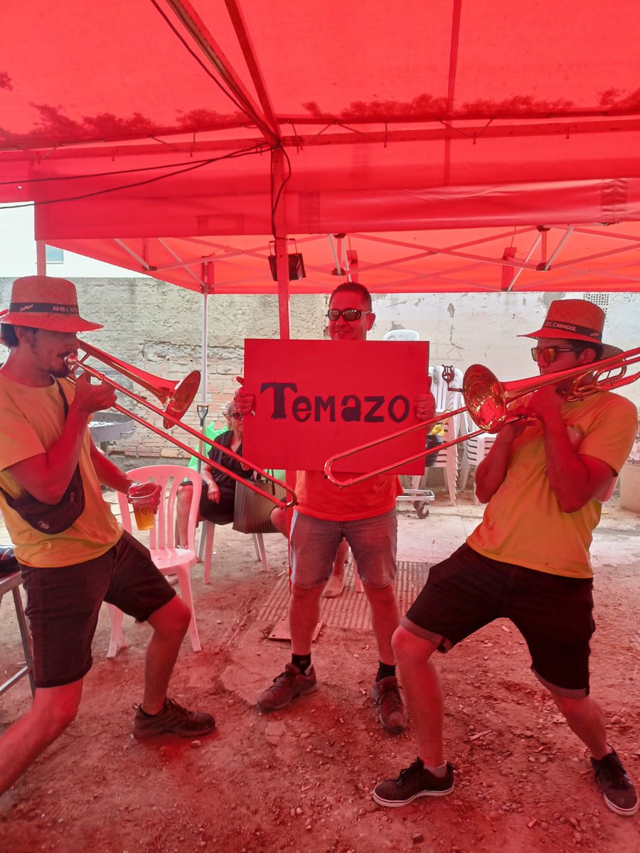 En menys de 16 hores som aquí APLEC!!! <a href="/AplecCaragol/">Aplec Caragol Lleida</a> <a href="/PostureigLleida/">Postureig de Lleida</a>
.
.
.
#festucs #lafestu #festuquilla #festucota #bb #pic #lleida #lleidatanament #xaranga #charanga #brassband #delleida #festa #brass #band #pistachos #pic #music #trombo #trompeta #aplec #fecoll #caragolasso