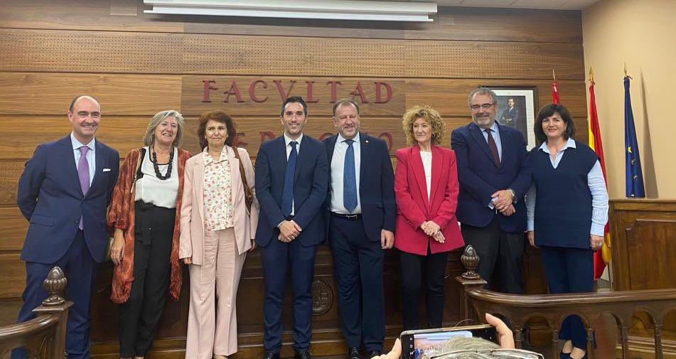 febuma's tweet image. Ayer obtuve mediante concurso oposición una plaza de Catedrático de Universidad de Derecho Procesal en la Universidad de Salamanca. Gracias a todas las personas que me habéis acompañado y ayudado en mi trayectoria académica para alcanzar este logro @usal @FacDerechoUsal