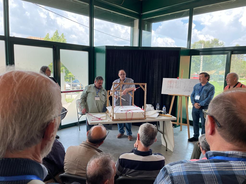 pessebrescat's tweet photo. Plantejament, figures, electricitat i soldadura, perspectiva, pintura, complements amb 3D. Jornada #DASC2023 @pessebrescat molt intens i profitosa
#pessebrisme #pessebre800anysv #associacionisme
@EnsAssoc @CulturaDIBA @cultpopular_cat @cultura_cat https://t.co/jIBlfmFmjN