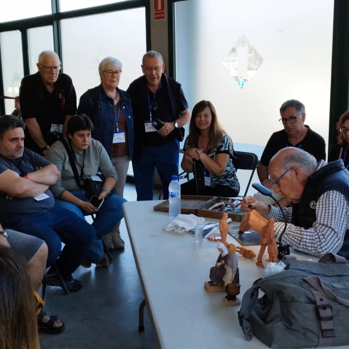 pessebrescat's tweet photo. Plantejament, figures, electricitat i soldadura, perspectiva, pintura, complements amb 3D. Jornada #DASC2023 @pessebrescat molt intens i profitosa
#pessebrisme #pessebre800anysv #associacionisme
@EnsAssoc @CulturaDIBA @cultpopular_cat @cultura_cat https://t.co/jIBlfmFmjN