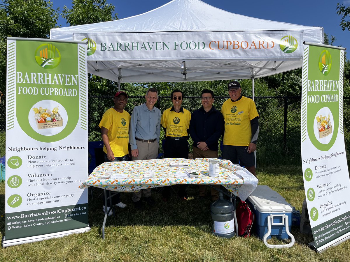 _MarkSutcliffe's tweet photo. It’s a great day for a BBQ. Thank you @WilsonLo24 for inviting me to Barrhaven to meet this great community. The @BarrhavenFood is on hand collecting donations.  Come out and enjoy  the day. See you there! 

C'est une belle journée pour un BBQ. Merci à @WilsonLo24 de m'avoir invité à Barrhaven pour rencontrer cette formidable communauté. Le @BarrhavenFood est sur place pour recueillir des dons.  Venez et profitez de la journée. Au plaisir de vous y voir !