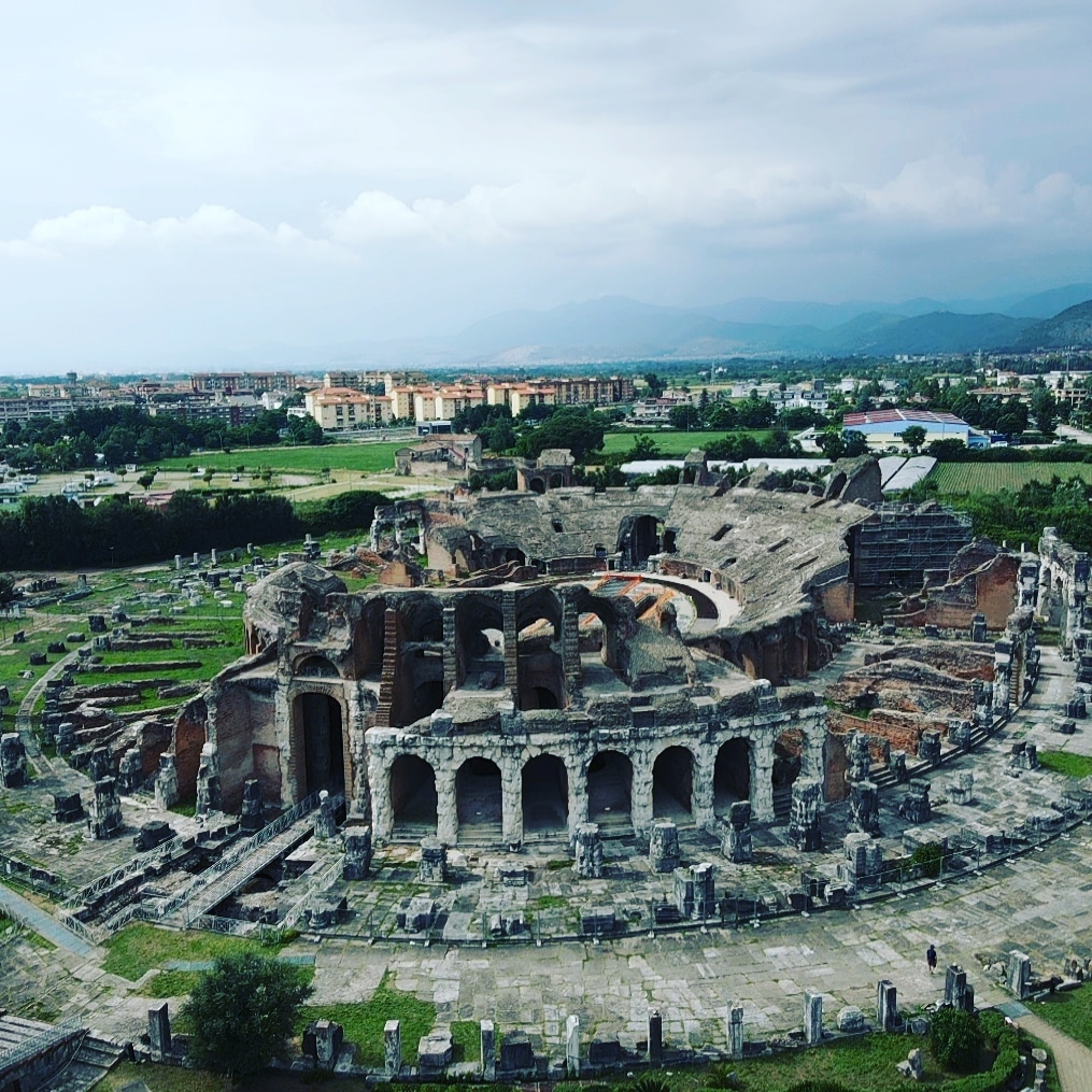 dmcsrl's tweet photo. #smcv #drone #anfiteatro #gladiatori #capua #spartacus #fly #archeologia #mirmillone #trace #secutor #provocator #retiarius #arena #gladio #scutum #fiere #belve #gladiators #campania #napoli #benevento #sannio #cultura #territorio #musei #tecnologie #3D #digitale #software
#dmc https://t.co/3k7779yF7F