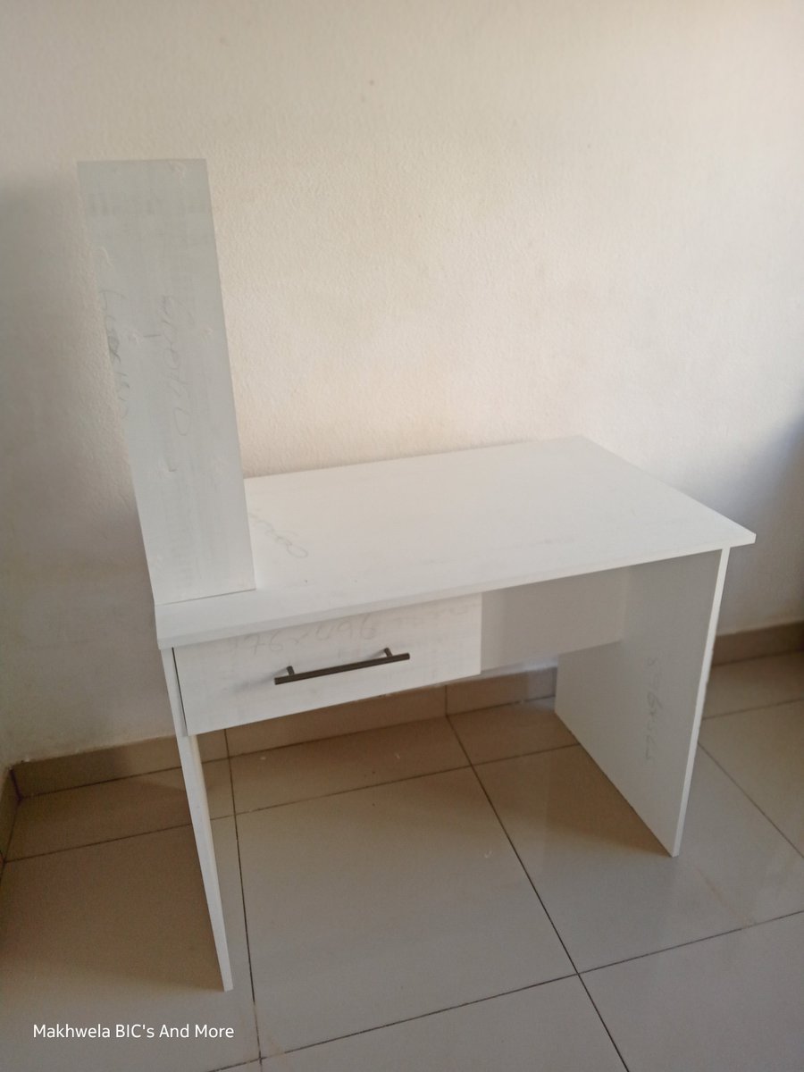 Nail tech table. 💅🏽