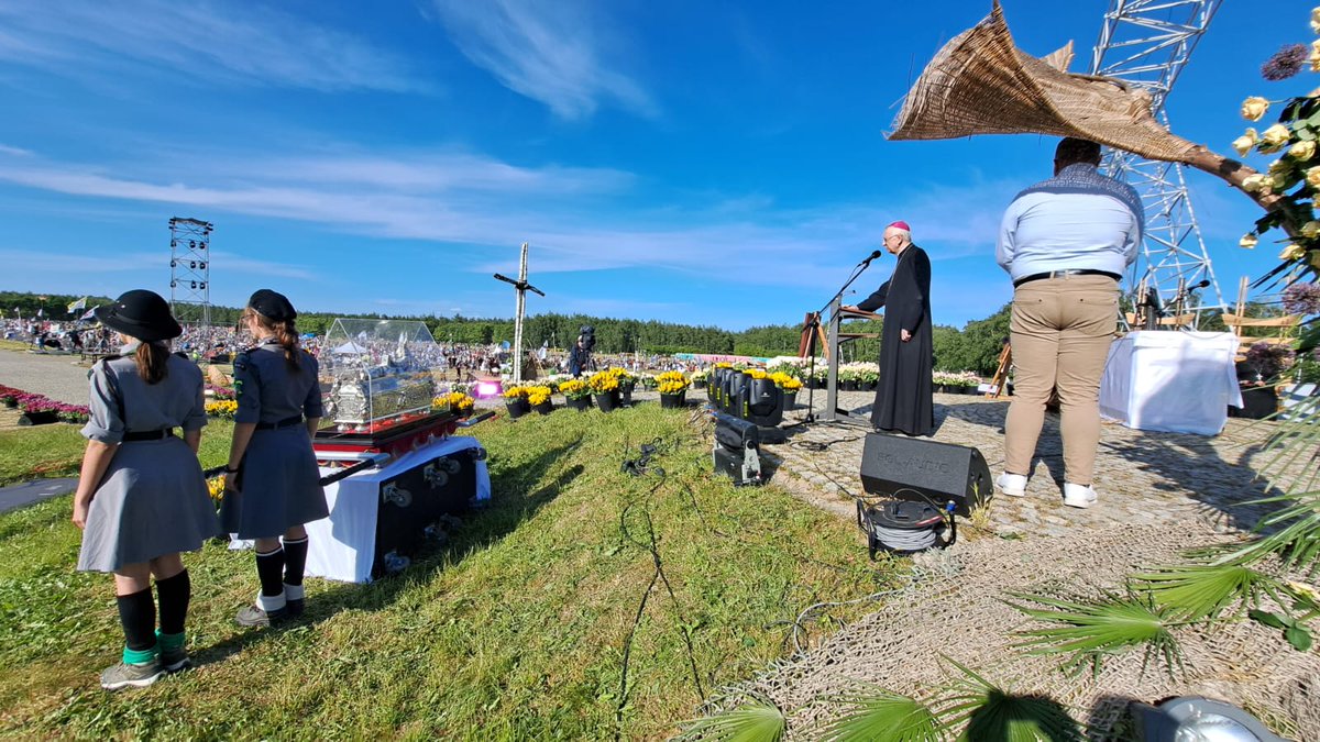 EpiskopatNews's tweet photo. Przewodniczący #KEP @Abp_Gadecki powitał młodzież zebraną na Polach Lednickich: Ta podróż prowadzi nas do samego Chrystusa, który jest Osobą, który nie jest ani ideą ani ideologią. Bez spotkania z Chrystusem-Osobą nie ma chrześcijaństwa.
@Lednica2000 https://t.co/NTC4kcXWSC