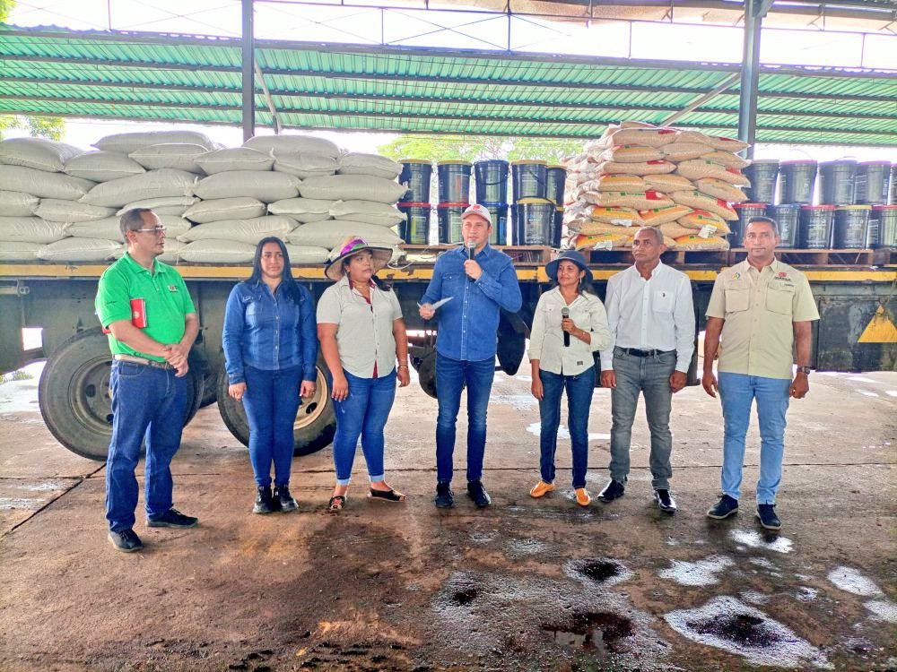 #EnDirecto 🔴 |

He aprobado los Proyectos de los Consejos Comunales Productivos de Siembra para este 2023 ✅

En Guárico apostamos a la producción como un método para el renacer económico de nuestro país, ¡Venceremos produciendo!

#GuáricoProducciónIndetenible