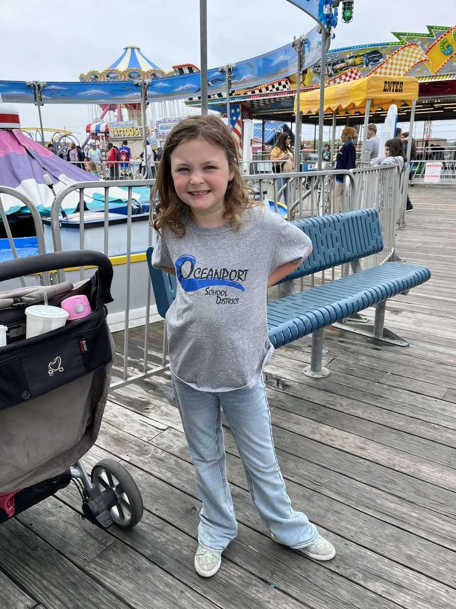 MrSmallDoesMath's tweet image. Zoey representing @OPSchoolsNJ at the Point Pleasant boardwalk.