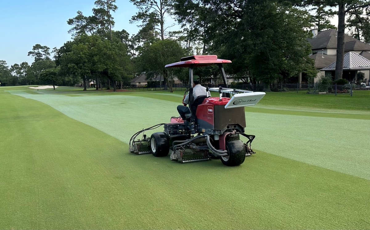 StrawTurf's tweet photo. Mower-mounted, remotely sensed soil moisture mapping tech shows promise in early comparisons to Precision Sense (capacitance sensor). Could be a game-changer for fairway precision irrigation by eliminating time and labor barriers in data collection for superintendents. https://t.co/sJKq18HvHG
