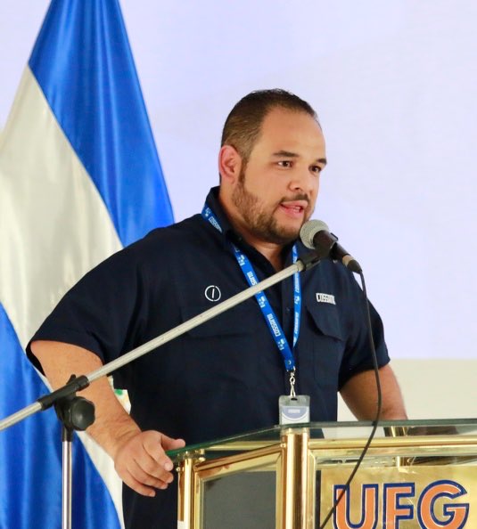 SSalvador2023's tweet photo. 🗣🇸🇻

Esta mañana técnicos del COSSAN2023 realizan la capacitación especifica a voluntarios de Protocolo de salas VIP, en la Universidad Francisco Gavidia.

#SanSalvador2023 #EsMomentoDeTrascender https://t.co/Hn3WNVjm8W