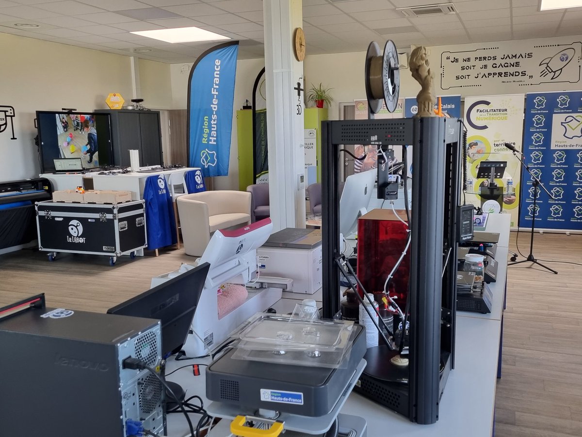 La <a href="/hautsdefrance/">Région Hauts-de-France</a> accompagne les territoires ruraux comme les <a href="/CampagnesArtois/">CampagnesArtois</a> avec l'inauguration du tiers lieux à Avesnes le comte. Sous l'impulsion de <a href="/xavierbertrand/">Xavier Bertrand</a> nous sommes aux côtés projets des élus! 
<a href="/M2RI_HDF/">Majorité Régionale Républicains & Indépendants</a>