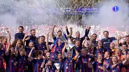 #fcbarcelonafemeni #patriguijarro una nit estelar! Partir emocionantisim! Si aixo es Football! Felicitats culers! 
#viscaelBarça