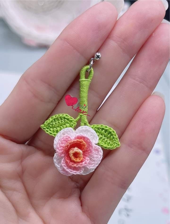 What a cute keychain with a subtle hint that its owner is a knitter.… 👀
 pin.it/7JIDErC through @pinterest 
#Etsy #EtsyShop #EtsySeller #EtsySocial #crochet #GrannySquarePattern #crochetpattern #grannysquare #CrochetFlowers #CrochetPatterns