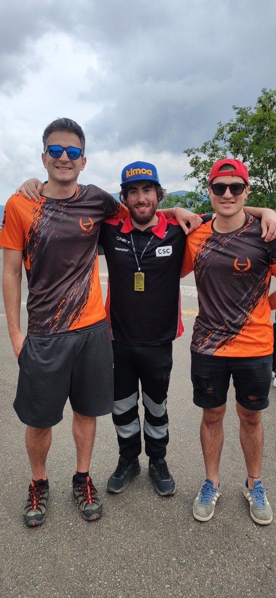 AH_eSportsTeam's tweet photo. F1 Experience.

@kkirilovOficial
@jpc96_designs
@HaronKnight https://t.co/pYJdFPVvJe