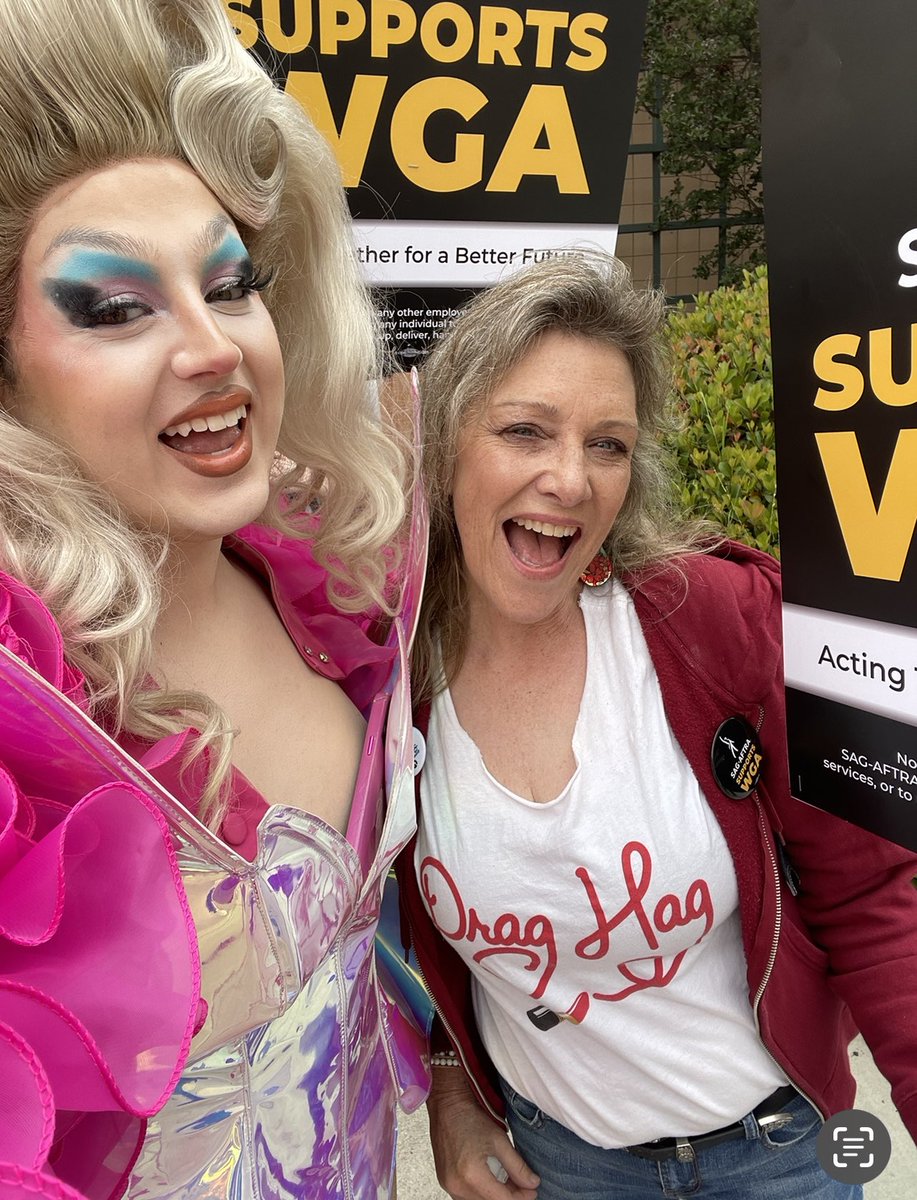 As an official #draghag (literally have the tee shirt 👚😆) And proud #straightally it was awesome to be a part of the epic #wga #pridepicket at WarnerBros representing #SAGAFTRA! 🪧🏳️‍🌈 Met these fab queens including Drag Dolly! #dollyparton #dragqueen #wgastrike #wgastrong #pride