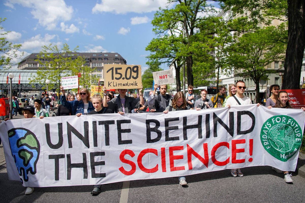 💥 Save the date: Am 15.09. sind wir überall dafür laut, dass die Politik endlich auf die Wissenschaft hört und die 1,5°C-Grenze einhält.

Sag jetzt deinen Freund:innen Bescheid und markiert euch den Tag im Kalender! 📆✅