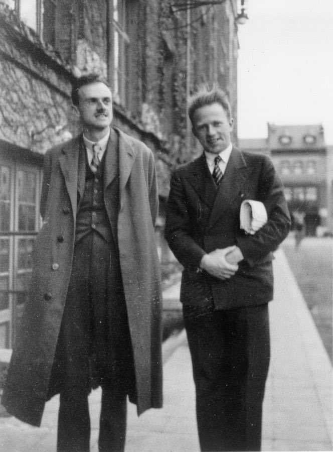PhysInHistory's tweet photo. Physics Photo Of the Day:

Dirac and Heisenberg in Brussels, attending the 1933 Solvay Conference.

(Niels Bohr Archive Image) https://t.co/RMtvh5NrYX