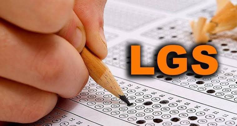 #LGS sınavına katılacak olan bütün çocuklarımıza gönülden başarılar diliyorum 
Zihinleri ve bahtları açık olsun İnşallah
#LGS2023