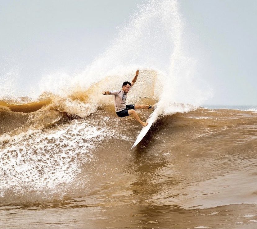 almulrooney's tweet photo. Sligo surfer beats current world champion Filipe Toledo 🇮🇪

The Irish surf team are in El Salvador this week competing in the world surfing games. Congrats to Ireland’s Gearoid McDaid who took on the world champ and won in his last heat. 

@gearoidmcdaid 👊 https://t.co/i7Cl4EQUQX