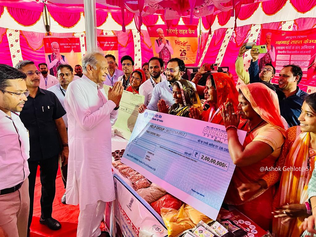 पाली में खुशहाली !

आज रोहट, जिला पाली में #महंगाई_राहत_कैंप की व्यवस्था, कार्यप्रणाली व सुविधाओं का अवलोकन किया। साथ ही क्षेत्र की प्रगति हेतु विभिन्न विकास कार्यो का लोकार्पण व शिलान्यास किया।

#MehangaiRaahatCamp