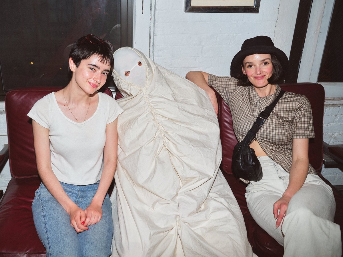 YellowVeilPics's tweet photo. FALCON LAKE director Charlotte Le Bon, star Sara Montpetit, and a ghost spotted at @Posteritati in NYC. #askmeaboutmysummer
📷: Justin Lee https://t.co/02GyAPSKST