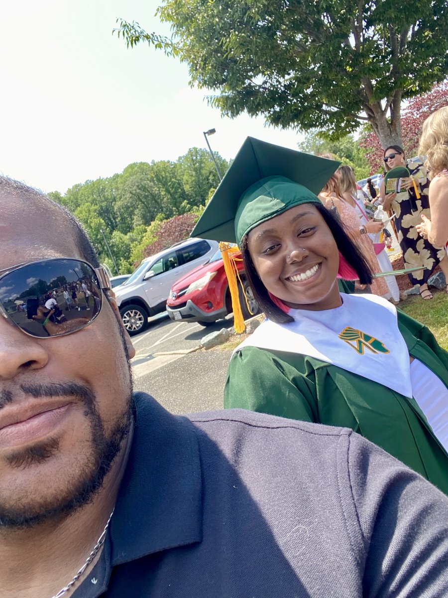 MrDoubleUSee's tweet photo. Super proud of my youngest niece who graduated high school today! 🎉 https://t.co/xnRxIiZBd2