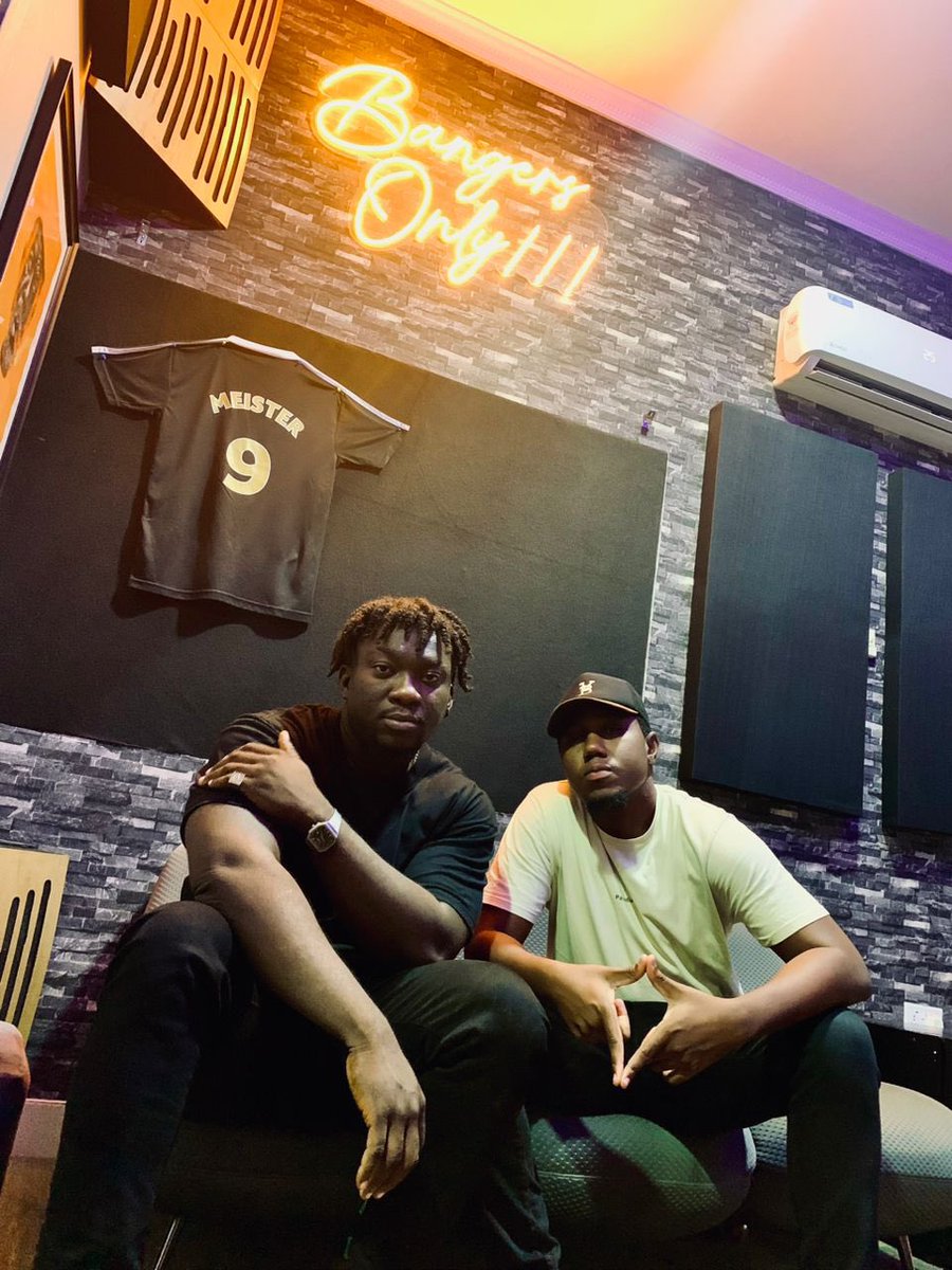 eessuman_'s tweet photo. Bangers Only! From @yblvckMusic🎶🔥🇬🇭 it was a link op thing with @KofiTaylorMusic inside Meistermusic Studios @JamboSpaces. #Eboon😤 https://t.co/PPndJoTB4Z