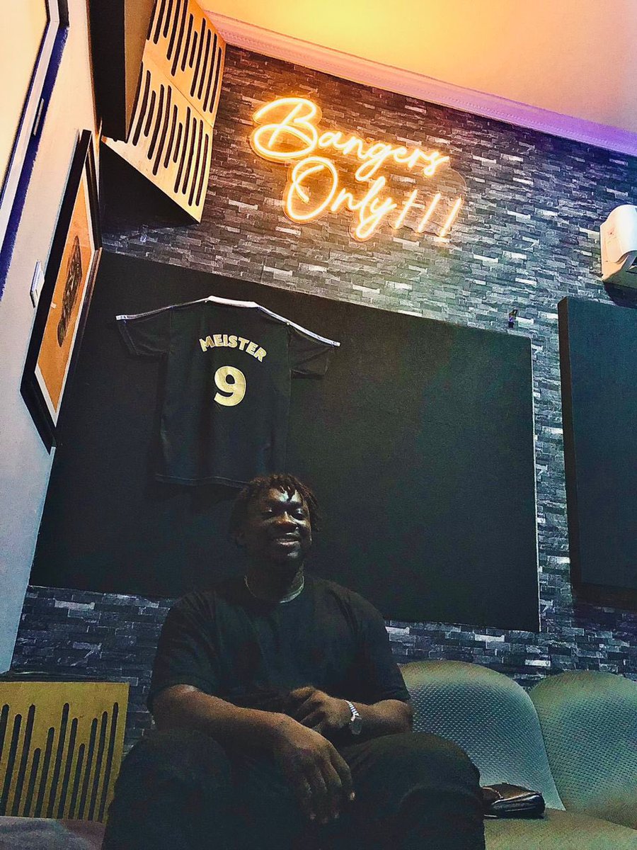 eessuman_'s tweet photo. Bangers Only! From @yblvckMusic🎶🔥🇬🇭 it was a link op thing with @KofiTaylorMusic inside Meistermusic Studios @JamboSpaces. #Eboon😤 https://t.co/PPndJoTB4Z