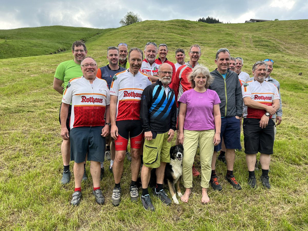 satusgr's tweet photo. 2ter Tag des Bikeweekends. Wunderbare Tour - Bravo an einige unsere Biobiker! 1610 Höhenmeter ist Sack 💪. Danke an Conny für das feine Apéro ! Unser Verein ist halb überall vertreten. #mehrbike #mehrmann #mehrfun https://t.co/JjKXpsDglU