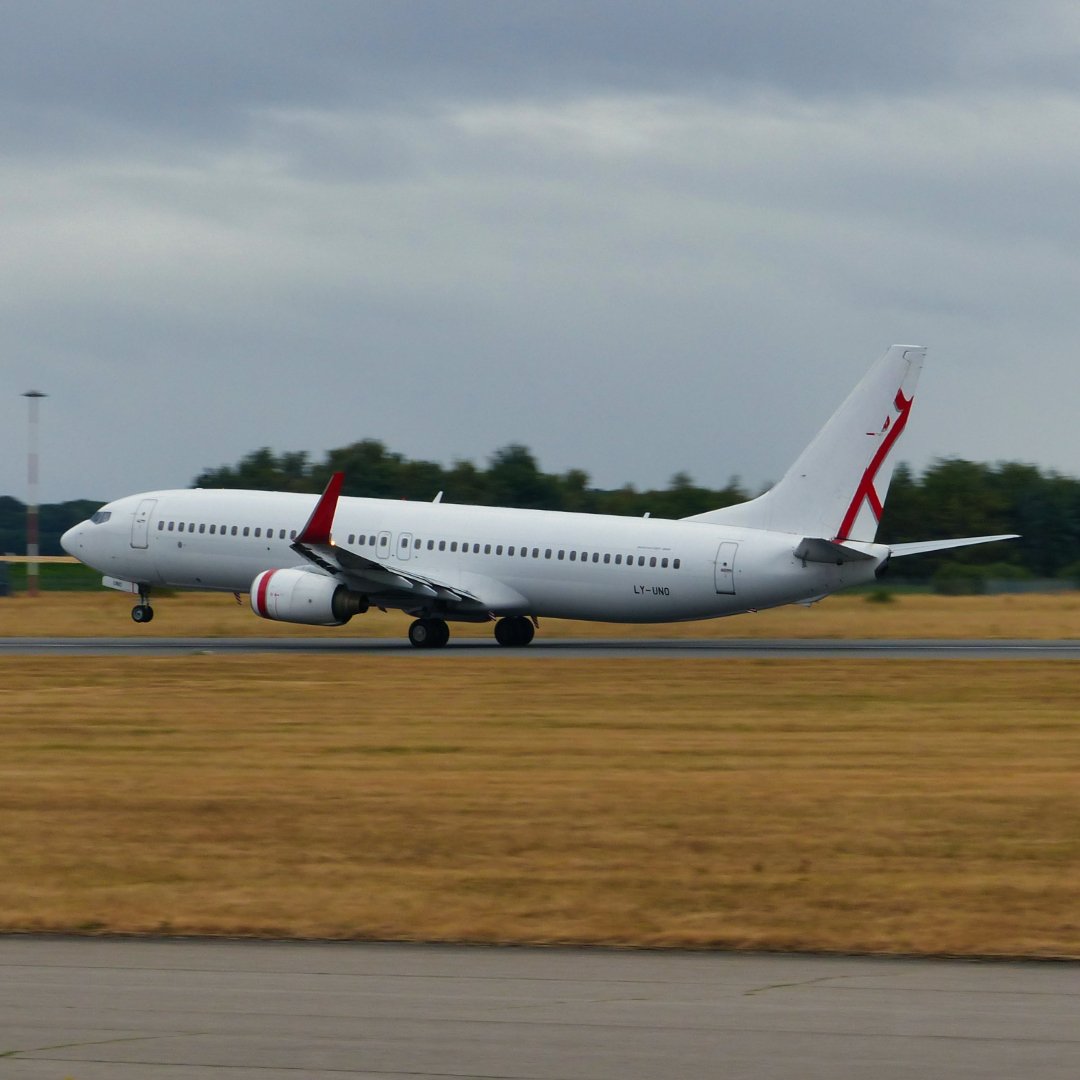 Michaelflying28's tweet photo. GetJet Airlines operating for TUI Airways Boeing 737-800 LY-UNO departing Doncaster Airport for Larnaca International Airport 24.7.22.

#savedsa #savedoncasterairport #getjet #getjetairlines #boeing #b737 #b737800 #b738 #boeing737 #boeing737800 #boeing738 #737nextgeneration https://t.co/5bBLOUiaAY