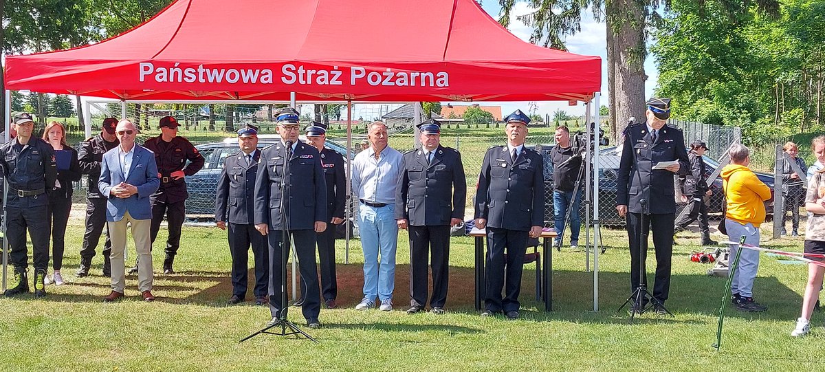 TomOstrowski998's tweet photo. W sobotnie przedpołudnie miałem przyjemność obserwować zmagania Młodzieżowych Drużyn Pożarniczych z Powiatu Ostródzkiego podczas  Powiatowych Zawodów Sportowo-Pożarniczych. Na starcie stanęło 17 drużyn chłopców i dziewcząt, a zwyciezcami w obu grupach zostali Druhowie z Brzydowa. https://t.co/nLIQfDhfoY