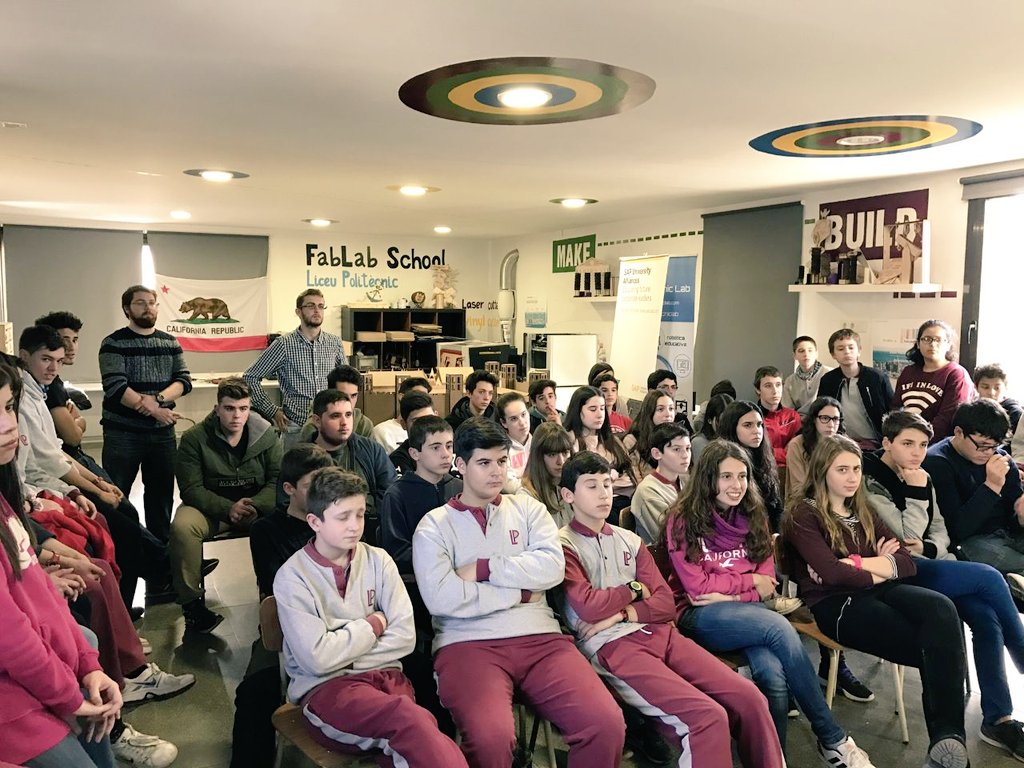 Fabilities_edu's tweet photo. David Cuartielles cofundador de Arduino visita un centro con Fabilities #Fabilities #Education #STEM #InnovativeEducation https://t.co/1nxyh8DOfl