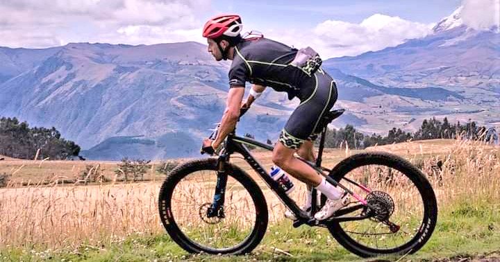 CiclismoQ's tweet photo. Desde #CicloUIO enviamos un gran abrazo a @felipendara84 en su día. Admiramos tu lucha y la de toda tu familia; a pesar de todas las adversidades han seguido adelante. Gracias por no decaer ante las injusticias, son un ejemplo constancia y esperanza para todos Viva el cumpleañero https://t.co/vGbR6CnMer