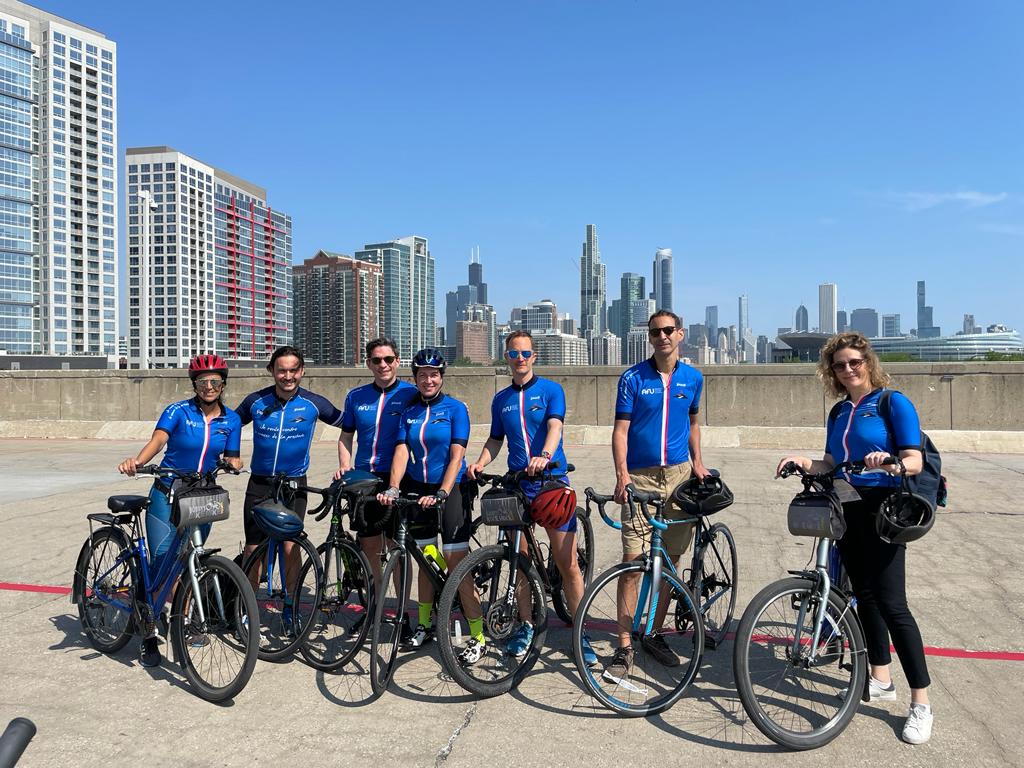 Oncologists and urologists hand in hand 🤝 (or rather wheel in wheel 🚲) for a bike race in Chicago against prostate cancer! Echoing the Mont Ventoux event. #prostate #cancer @AFUrologie @GETUG_Unicancer @delataillealex @PheVeronique @BenjaminPradere @GaelleFiard @abidnadia_uro