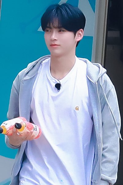 sunghaobin's tweet photo. what are the chances that hanbin brought zhang hao a drink https://t.co/Gf9ry4pv4R