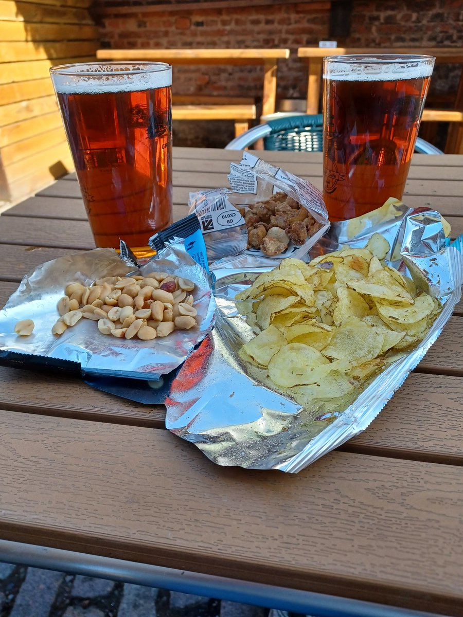 DMT0610's tweet photo. Following on from the Great Western salads, here is a Lichfield version in the sun accompanied by Symphony ale, 5.6%. It doesn't take many! https://t.co/WZSFX6UCrU