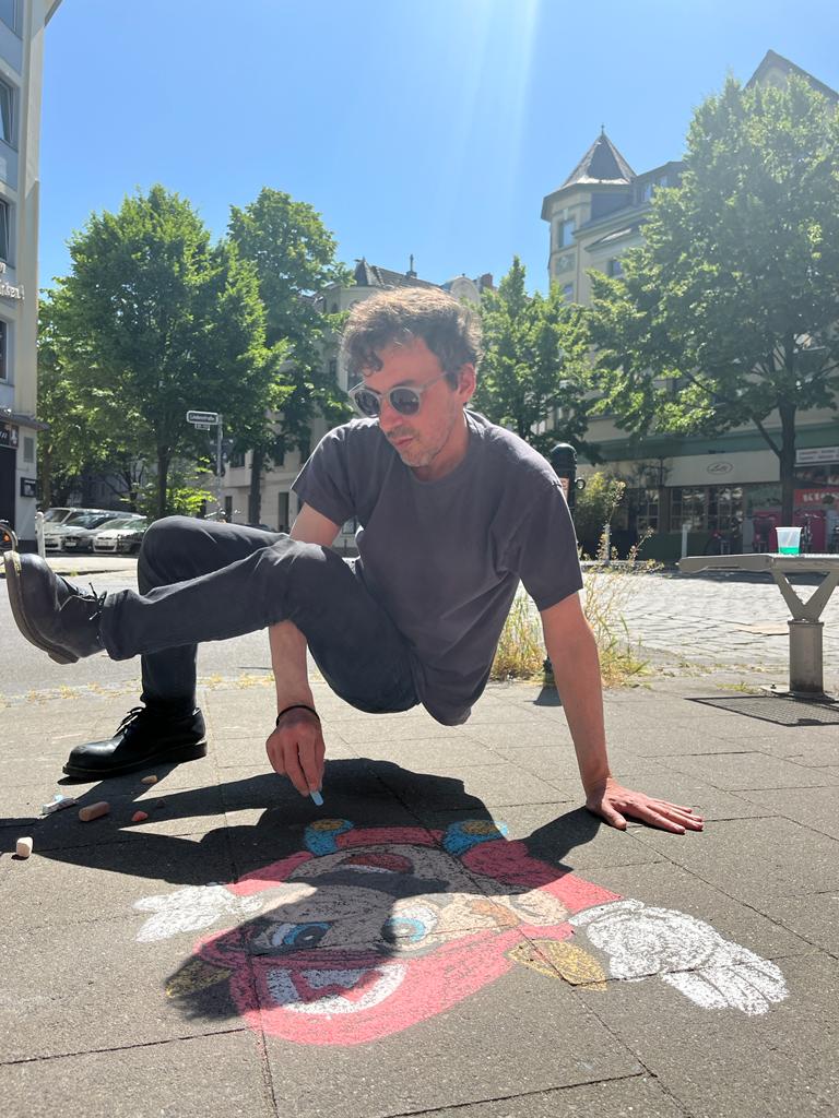 terriblyexcited's tweet image. Latest addition to chalkin' season, here you can see the artist performing his precision moves.✨
... p.s. now accepting donations, chalk is expensive😅
💌 donate &amp;amp; make a request tr.ee/1TMqYR2yIq
#StreetArt #SidewalkChalk