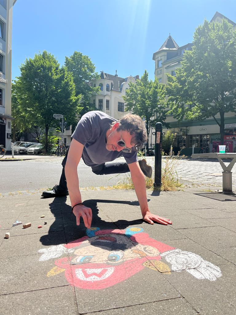 terriblyexcited's tweet image. Latest addition to chalkin' season, here you can see the artist performing his precision moves.✨
... p.s. now accepting donations, chalk is expensive😅
💌 donate &amp;amp; make a request tr.ee/1TMqYR2yIq
#StreetArt #SidewalkChalk